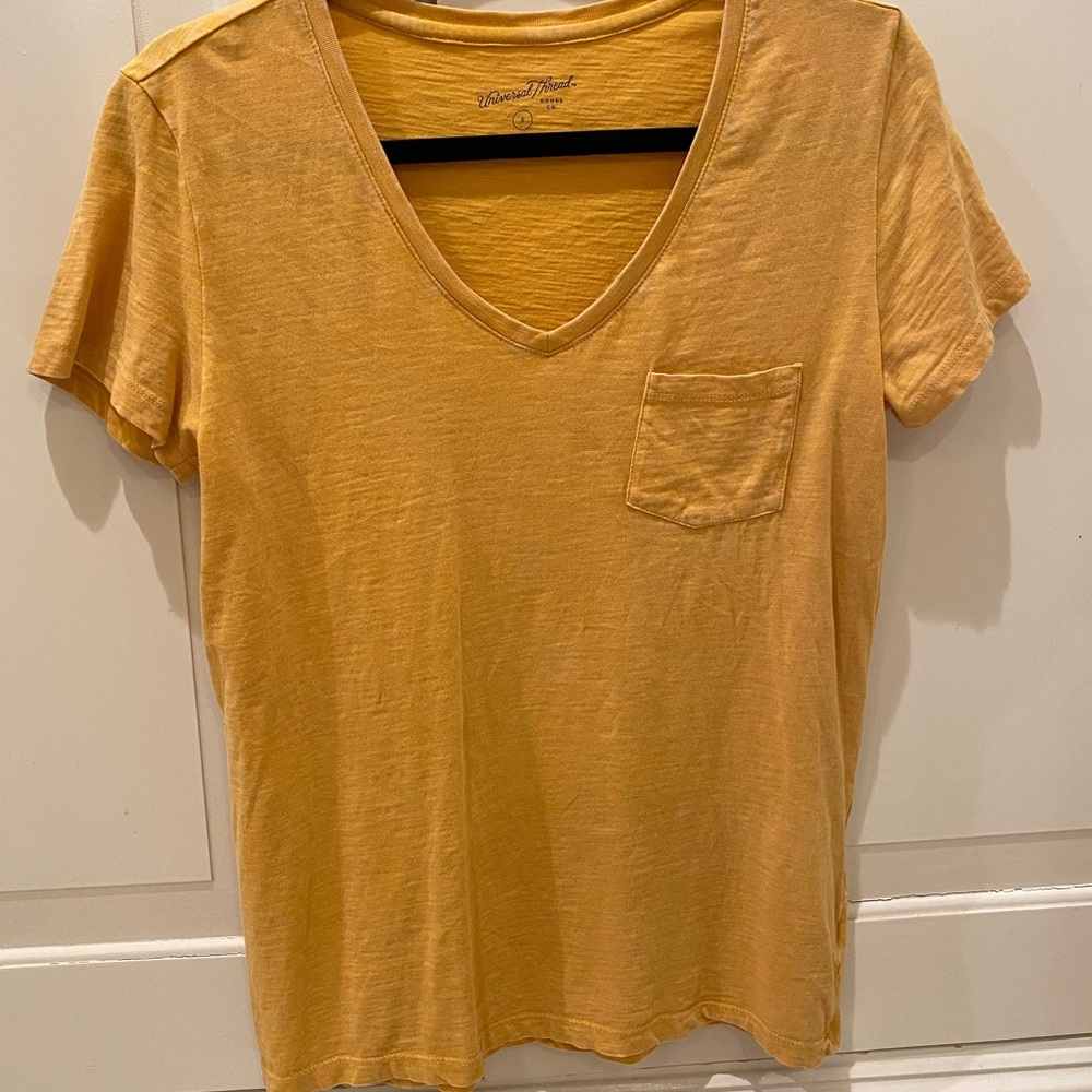 Universal Thread v-neck tee! Great colors great condition size S